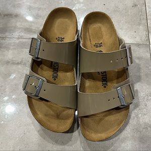 BIRKENSTOCK NIB ARIZONA TAN LACK FOSSIL PATENT (Tan)  Size  36 Ladies 5 Narrow